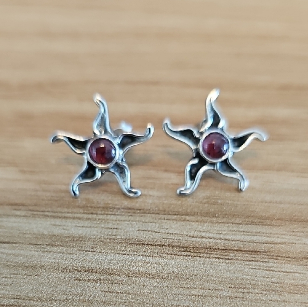 925 Sterling Silver Sunburst Stud Earrings w/Red Garnet Gemstone Birthstone .75"